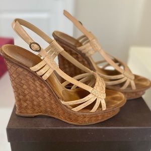 Bottega Veneta Leather Platform Sandals,  Pelle S. Cuoio. Color: Antilope (Tan)